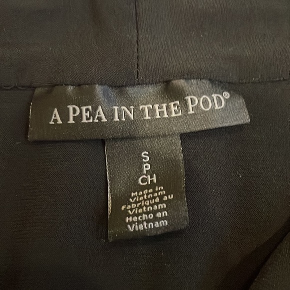 A Pea in the Pod Black V-neck Long Sleeve Top - Picture 7 of 9